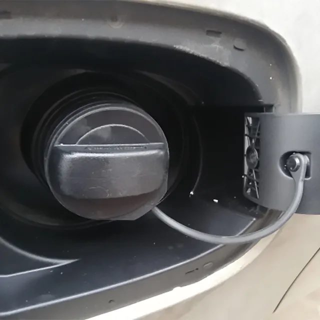 Bouchon de remplissage de carburant – vue 6