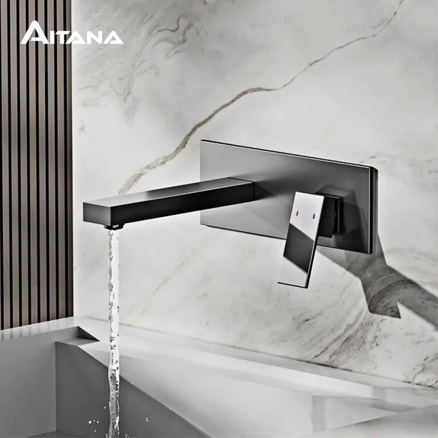 Salle de bain de luxe en laiton noir avec robinet simple – vue 4