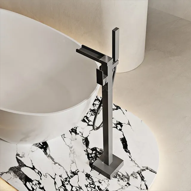 AITANA-Salle de bain sur pied en laiton noir – vue 2
