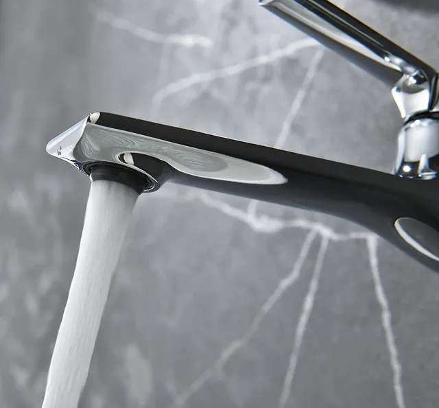 Nouveau robinet de salle de bains de luxe moderne – vue 5
