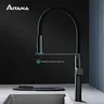 Robinet de cuisine de luxe en laiton noir au design simple – vue 1