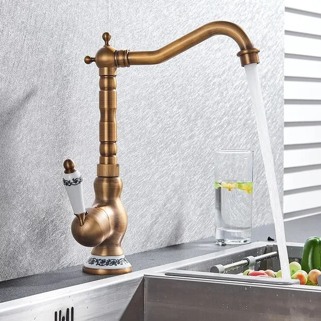 Robinet de cuisine en laiton antique