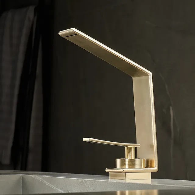 Robinet de lavabo cascade or brossé – vue 5