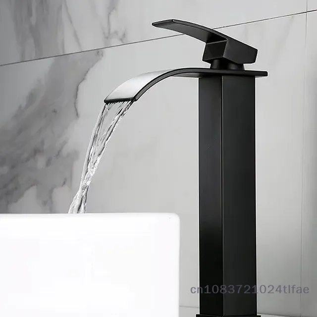 Robinet noir avec tuyau pour salle de bain Lababo – vue 4