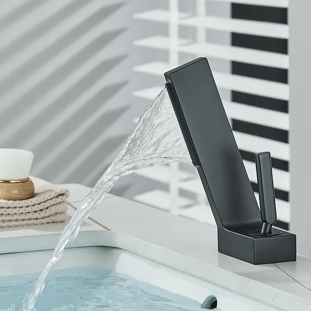 Robinet de lavabo cascade à poignée unique – vue 4