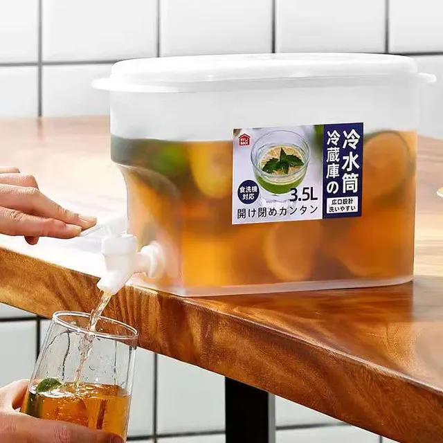 Bouilloire à eau avec distributeur de boissons – vue 2