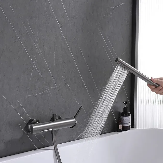 Ensemble de robinets de douche de salle de bains – vue 4