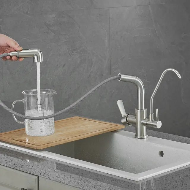 Robinet d'évier de cuisine avec filtre tactile en laiton – vue 3