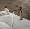 Robinet de salle de bains de luxe en or brossé – vue 2
