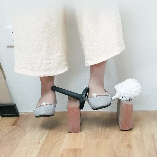 Brosse de toilette en plastique avec Base sur pied – vue 5