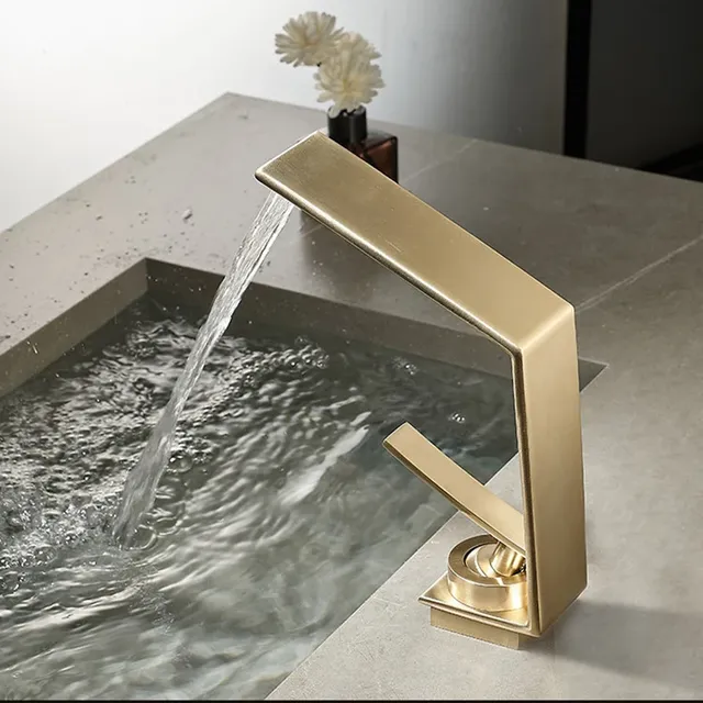Robinet de lavabo cascade or brossé – vue 4