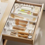 organisateur tiroir extensible réglable modulable plastique blanc bas moderne minimaliste compartiments amovibles polyvalent cuisine couverts ustensiles nettoyage facile