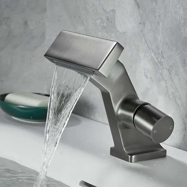 Robinet d'évier de salle de bains cascade – vue 2