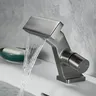 Robinet d'évier de salle de bains cascade – vue 2