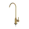 Robinet purificateur d'eau potable en or brossé – vue 6