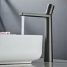 Robinet de lavabo moderne en laiton doré brossé – vue 3