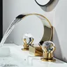 Robinet de salle de bains cascade en or – vue 4