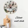 Horloge murale suspendue ronde et silencieuse en bois – vue 3