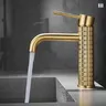 Robinets de lavabo de salle de bains en or brosse – vue 6