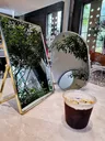 Miroir de maquillage rotatif en métal – vue 1