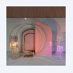 Panneaux décoratifs PVC toile fond acrylique blanche photocall arche anneaux dorés concentriques cubes acryliques lumineux gravés lettres bébé