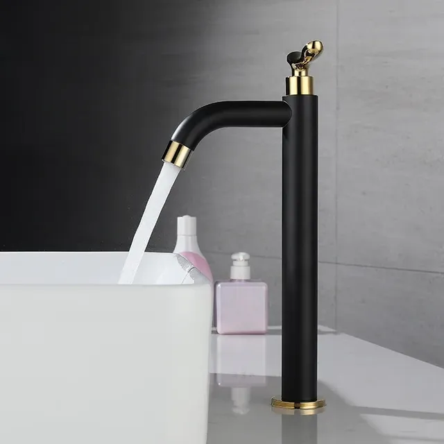Robinet d'évier de lavabo noir et or – vue 3