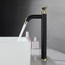 Robinet d'évier de lavabo noir et or – vue 3