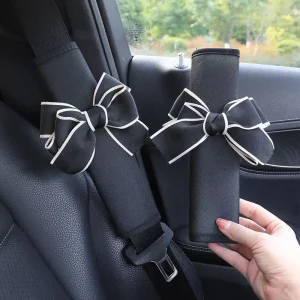 Housse de ceinture de sécurité de voiture en peluche douce avec nœud papillon pour femmes, 1 pièce, coussinets de protection en velours pour ceinture de sécurité automobile, sangle d’épaule Housse de ceinture de sécurité de voiture en peluche douce avec nœud papillon pour femmes, 1 pièce, coussinets de protection en velours pour ceinture de sécurité automobile, sangle d’épaule