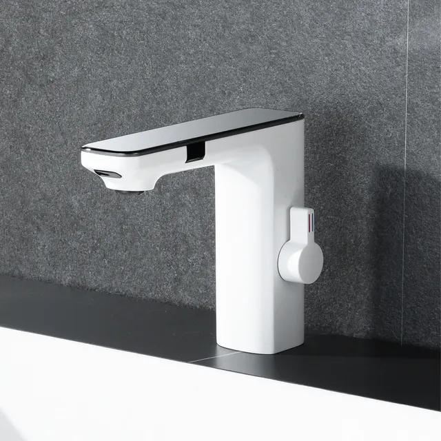 Robinet de salle de bains en laiton blanc intelligent – vue 2