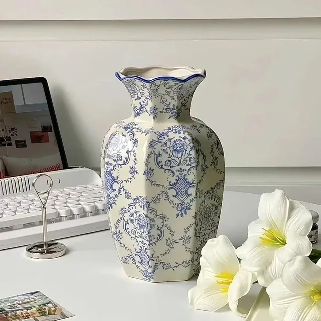 Vase peint à la main en porcelaine bleue et blanche – vue 5