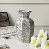 Vase peint à la main en porcelaine bleue et blanche – vue 5