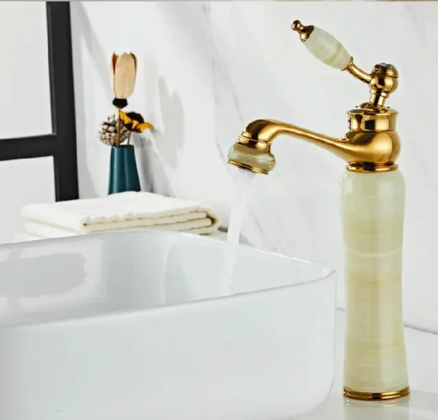 Robinet de lavabo de salle de bains de luxe en or – vue 3