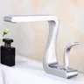 Robinet mitigeur de salle de bains de luxe en or blanc – vue 6