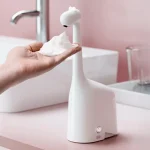 Distributeur de savon avec indicateurs intelligents, girafe sans contact, minuterie de 15 secondes pour habitudes de lavage des mains, distributeur de savon de comptoir rechargeable