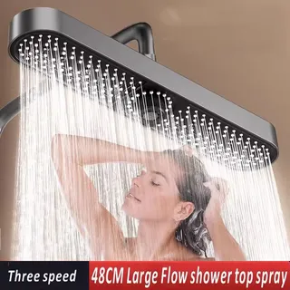 Pommeau de douche monté au plafond