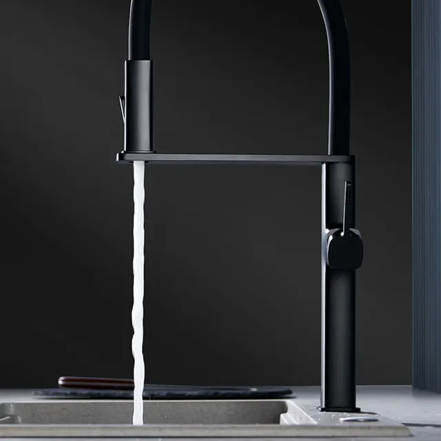 Robinet de cuisine de luxe en laiton noir au design simple – vue 5