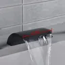 Bec de cascade de baignoire de couleur or/noir mat – vue 6