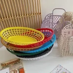 Petit panier coloré pour égouttoir les fruits, panier de rangement de bureau en plastique rétro pour pique-nique, assiette à pain, panier à vaisselle creux de Style Ins