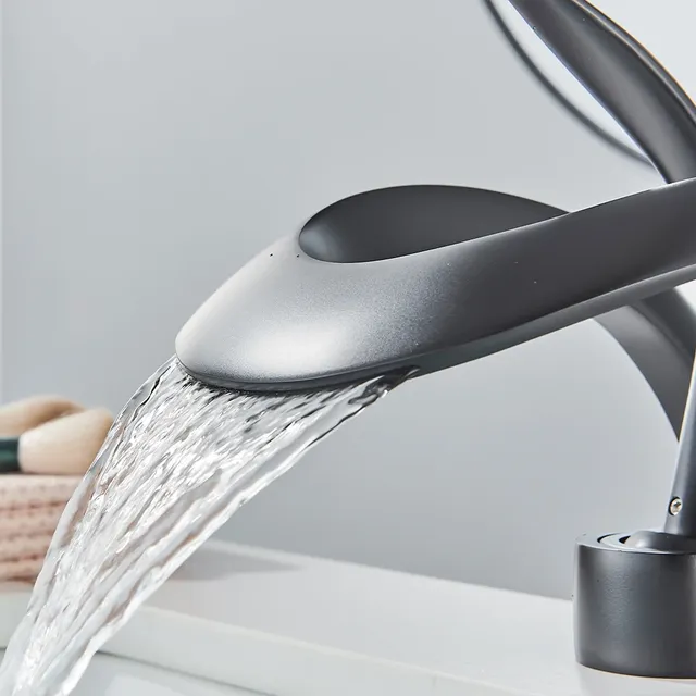 Robinet Cascade en Laiton à Poignée Unique – vue 4