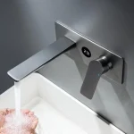 Robinet de salle de bains gris bronze à affichage numérique, robinet de lavabo mural intelligent à poignée unique froide et chaude à double commande en laiton