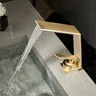 Robinet de lavabo cascade or brossé – vue 2