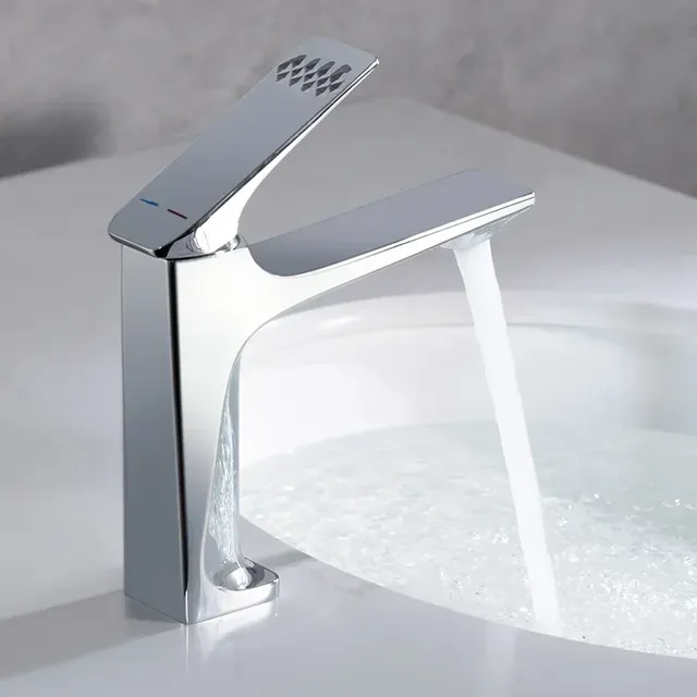 Robinet de lavabo en cuivre – vue 4