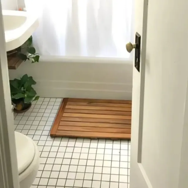 Tapis de bain de luxe en teck – vue 4