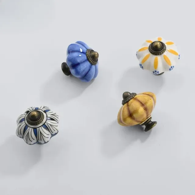 Lot quatre boutons céramique émaillée blanche bombée… – vue 4