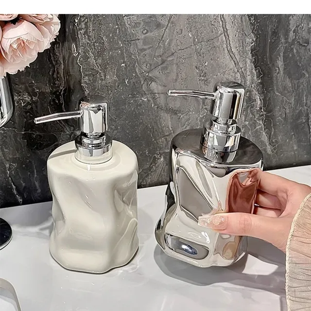 Bouteille de désinfectant pour les mains de luxe – vue 4