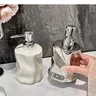 Bouteille de désinfectant pour les mains de luxe – vue 4