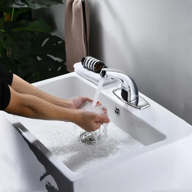Robinet de toilette à économie d'eau monté sur le pont… – vue 6