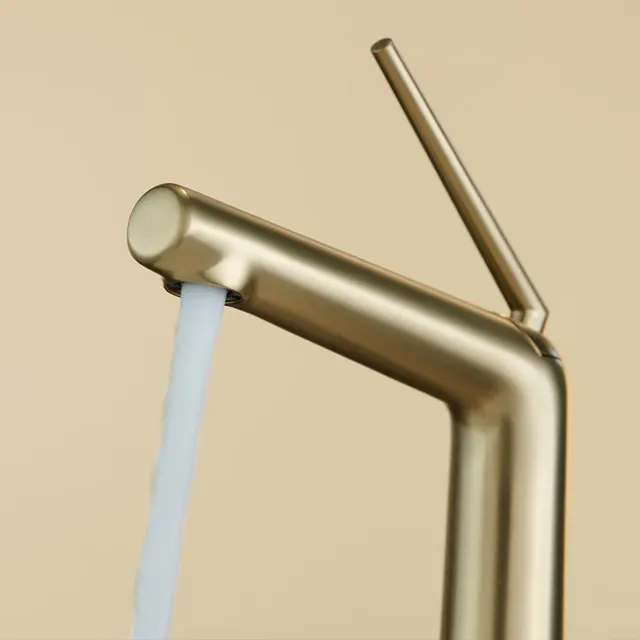 Robinet de lavabo de salle de bains sous plan tout en… – vue 3