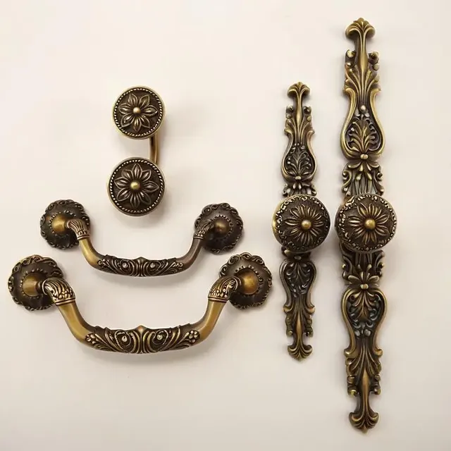 Boutons et poignées de meubles antiques Vintage