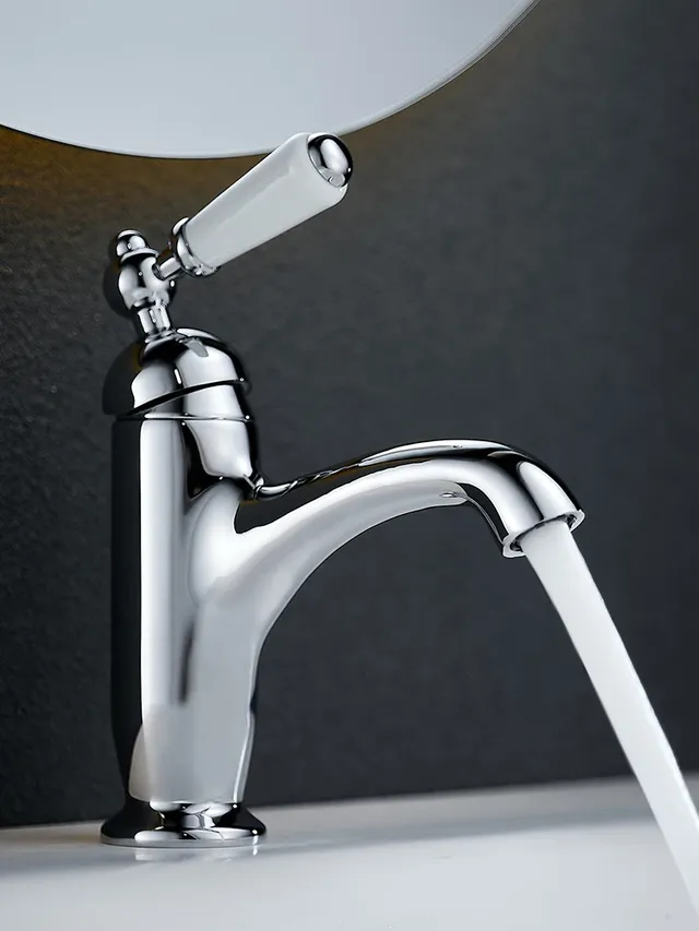Robinet de lavabo à poignée unique en laiton rétro – vue 3